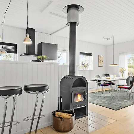 Three-bedroom In Sydals * Skovbyballe